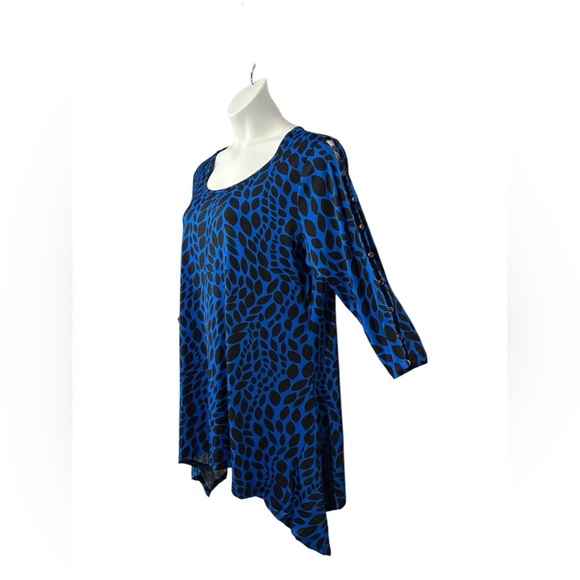 New Woman Design, Plus Size 1X Blue & Black Leaf Pattern Tunic - Picture 6 of 10